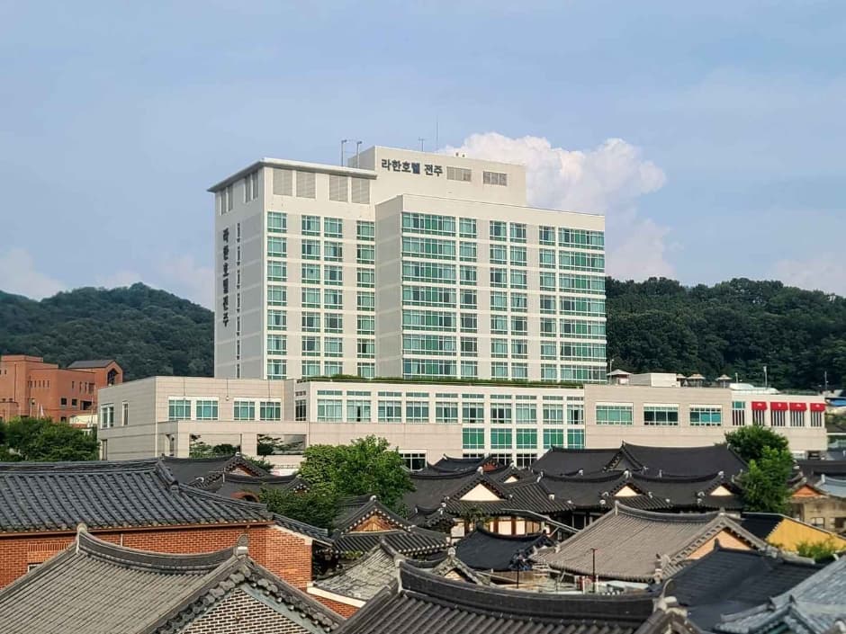 슈바이처도르프 호텔